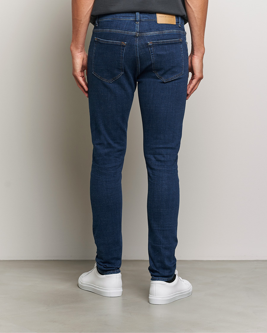 Mies | Farkut | Tiger of Sweden | Evolve Stretch Cotton Jeans Medium Blue