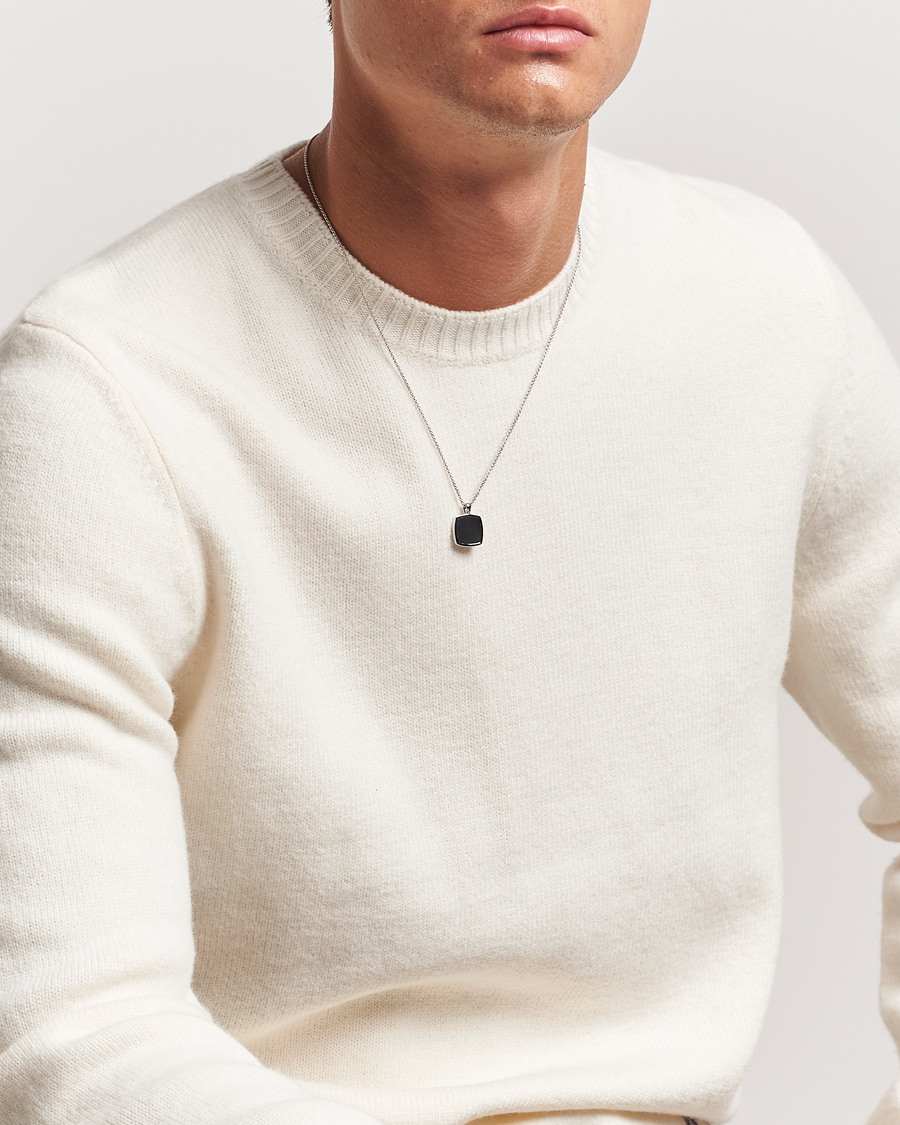 Mies | Korut | Tom Wood | Cushion Pendant Onyx Silver