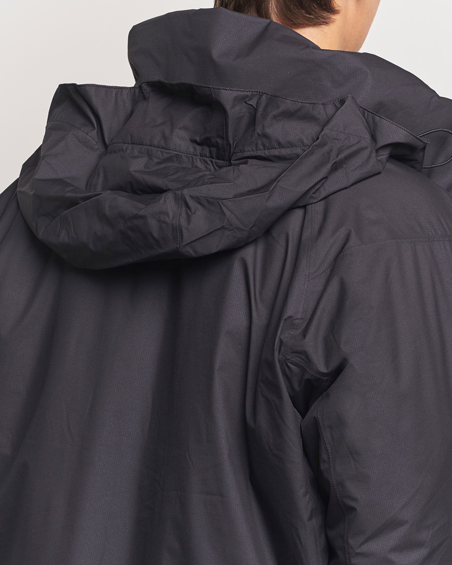 Mies | Takit | Goldwin | GORE-TEX Windstopper Puffy Jacket Black