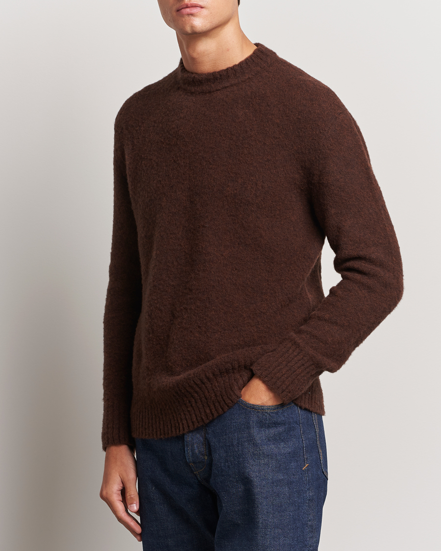 Mies | Puserot | Piacenza Cashmere | Brushed Wool Crew Neck Dark Brown