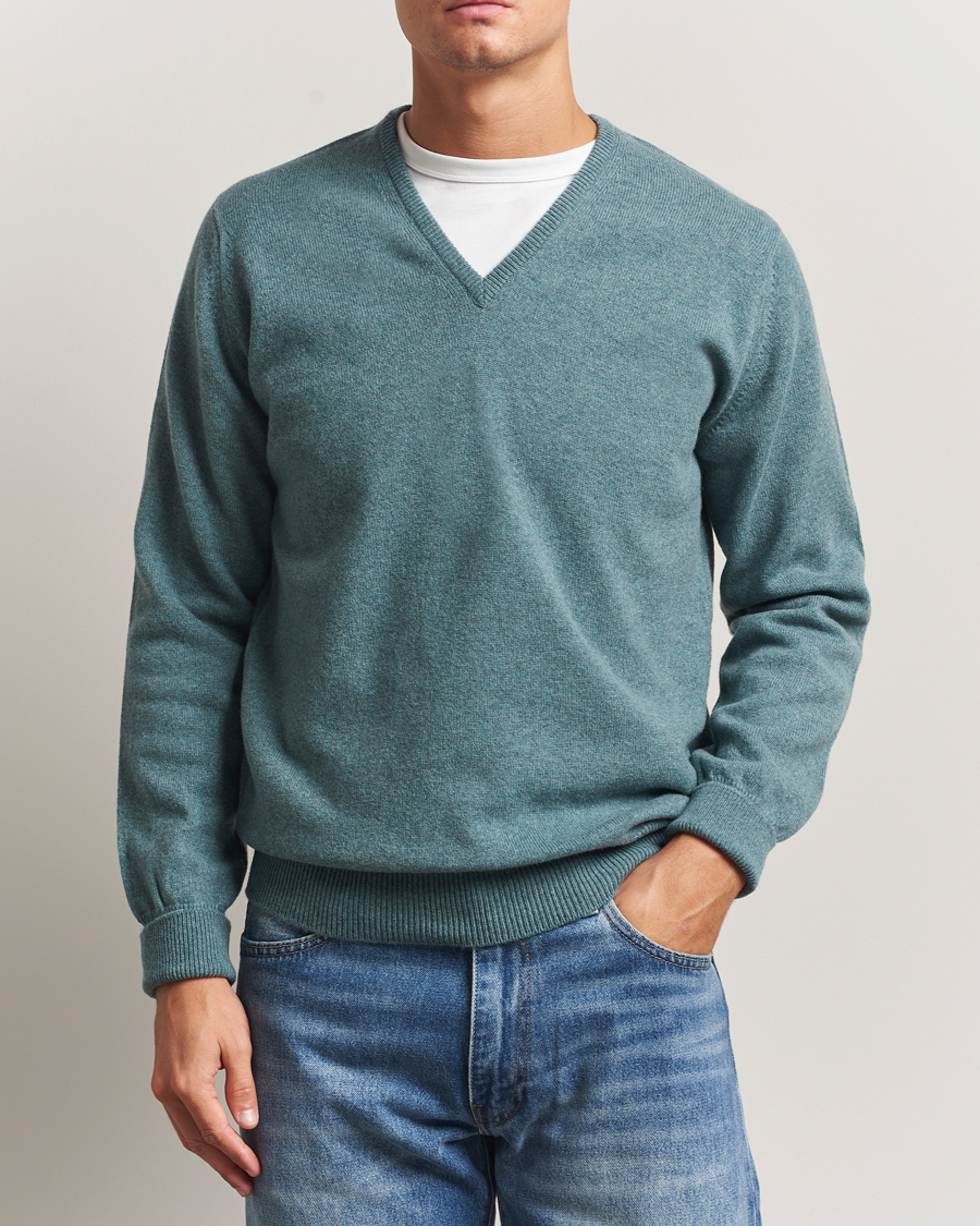 Mies | Puserot | William Lockie | Rob Lambswool V-Neck Caspian