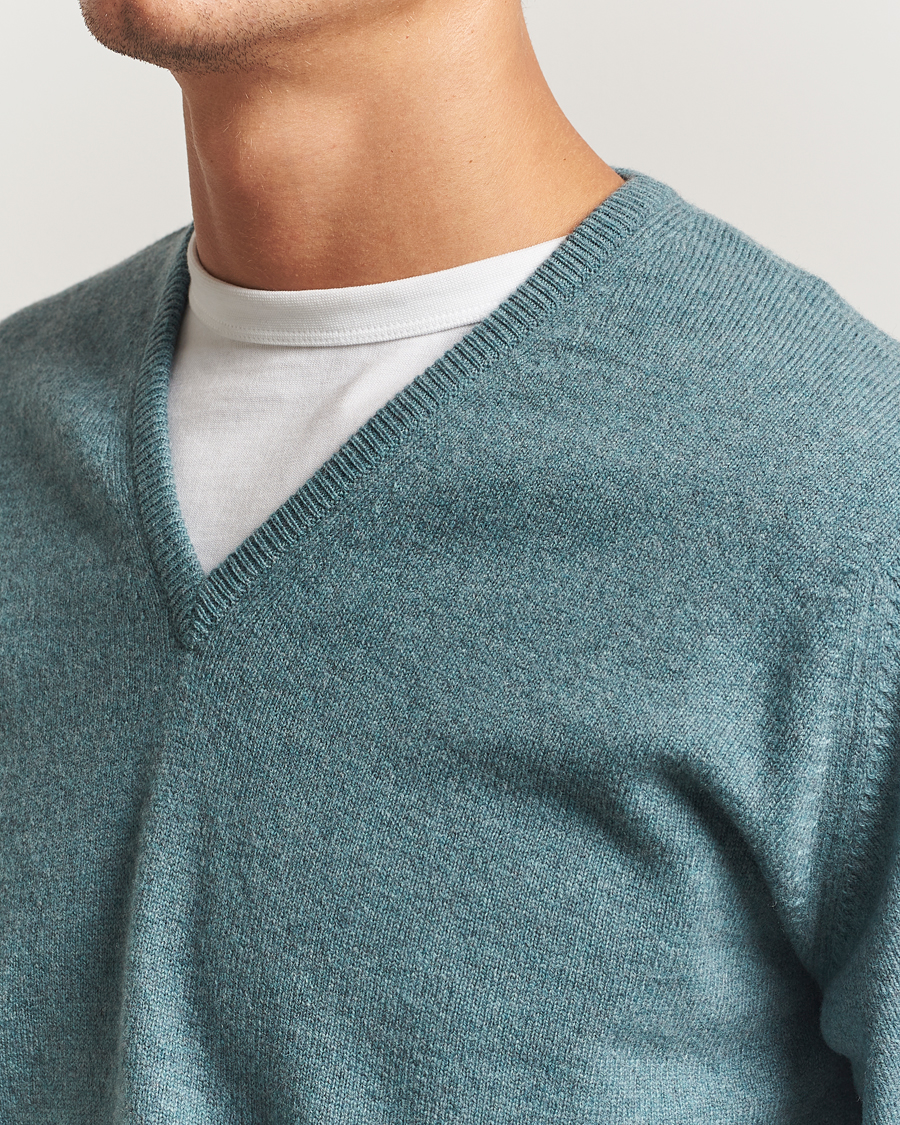 Mies | Puserot | William Lockie | Rob Lambswool V-Neck Caspian
