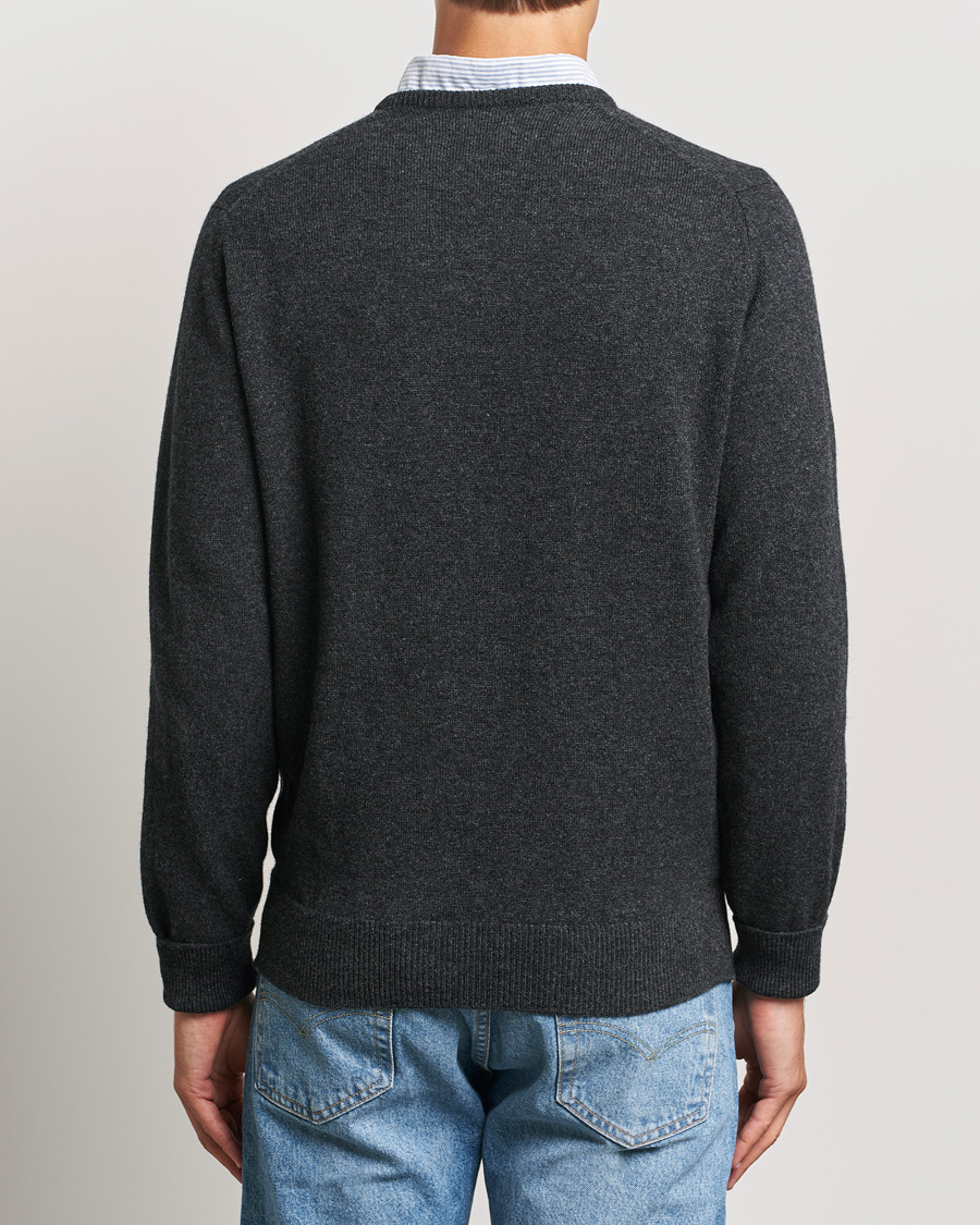 Mies | Puserot | William Lockie | Rob Lambswool V-Neck Charcoal
