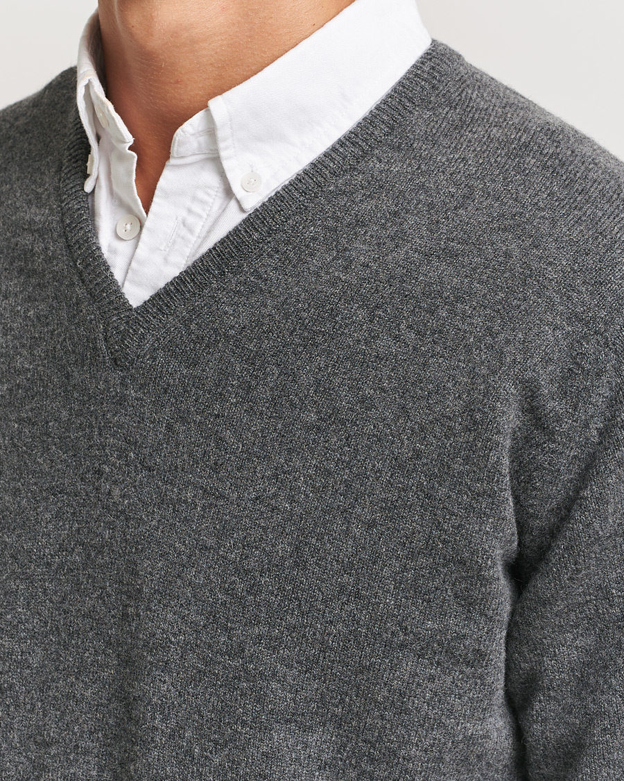 Mies | Puserot | William Lockie | Rob Lambswool V-Neck Cliff