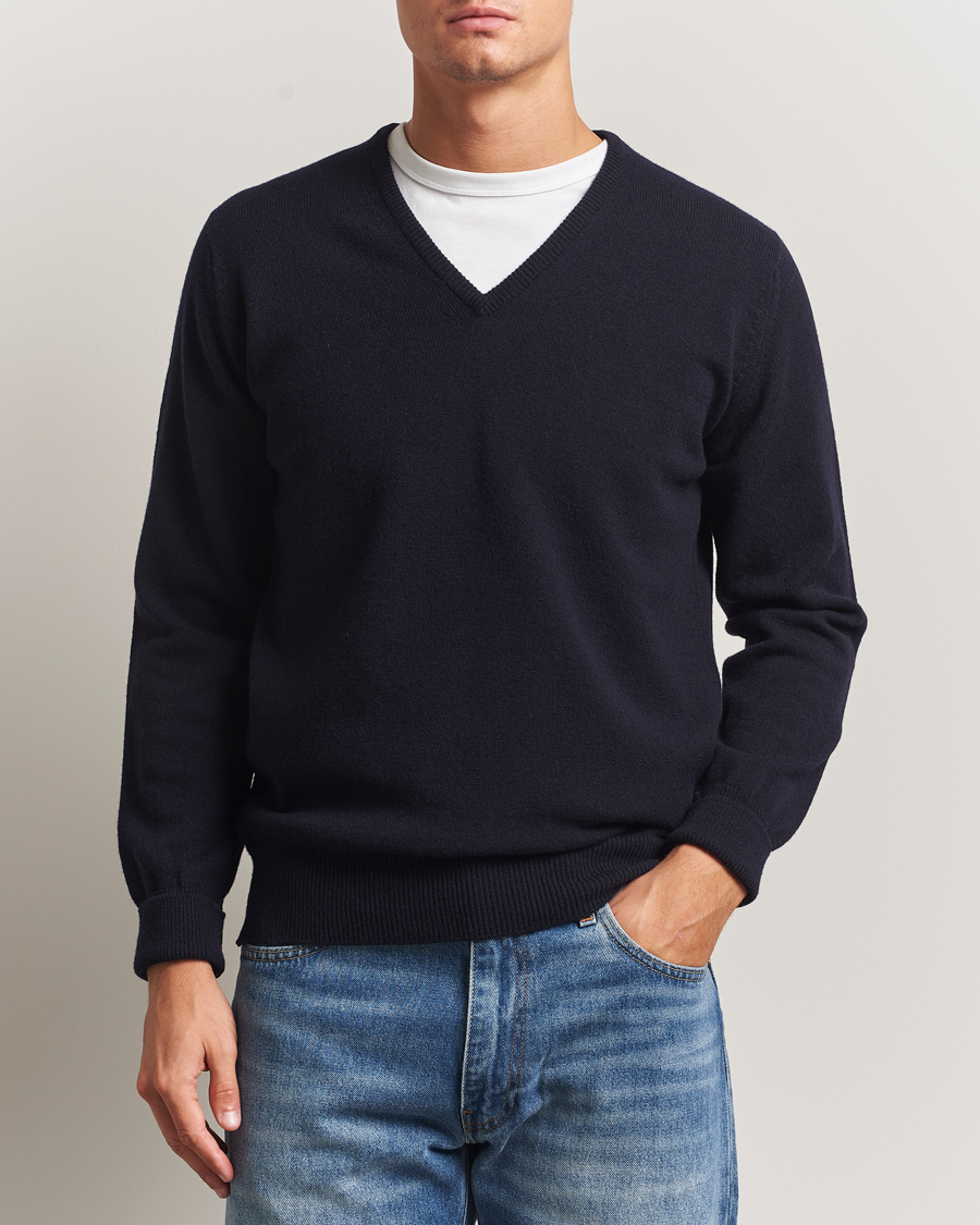 Mies | Puserot | William Lockie | Rob Lambswool V-Neck Navy