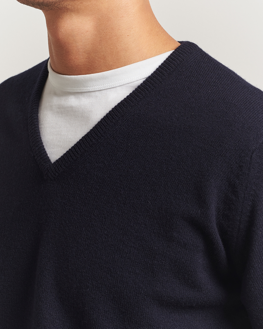 Mies | Puserot | William Lockie | Rob Lambswool V-Neck Navy