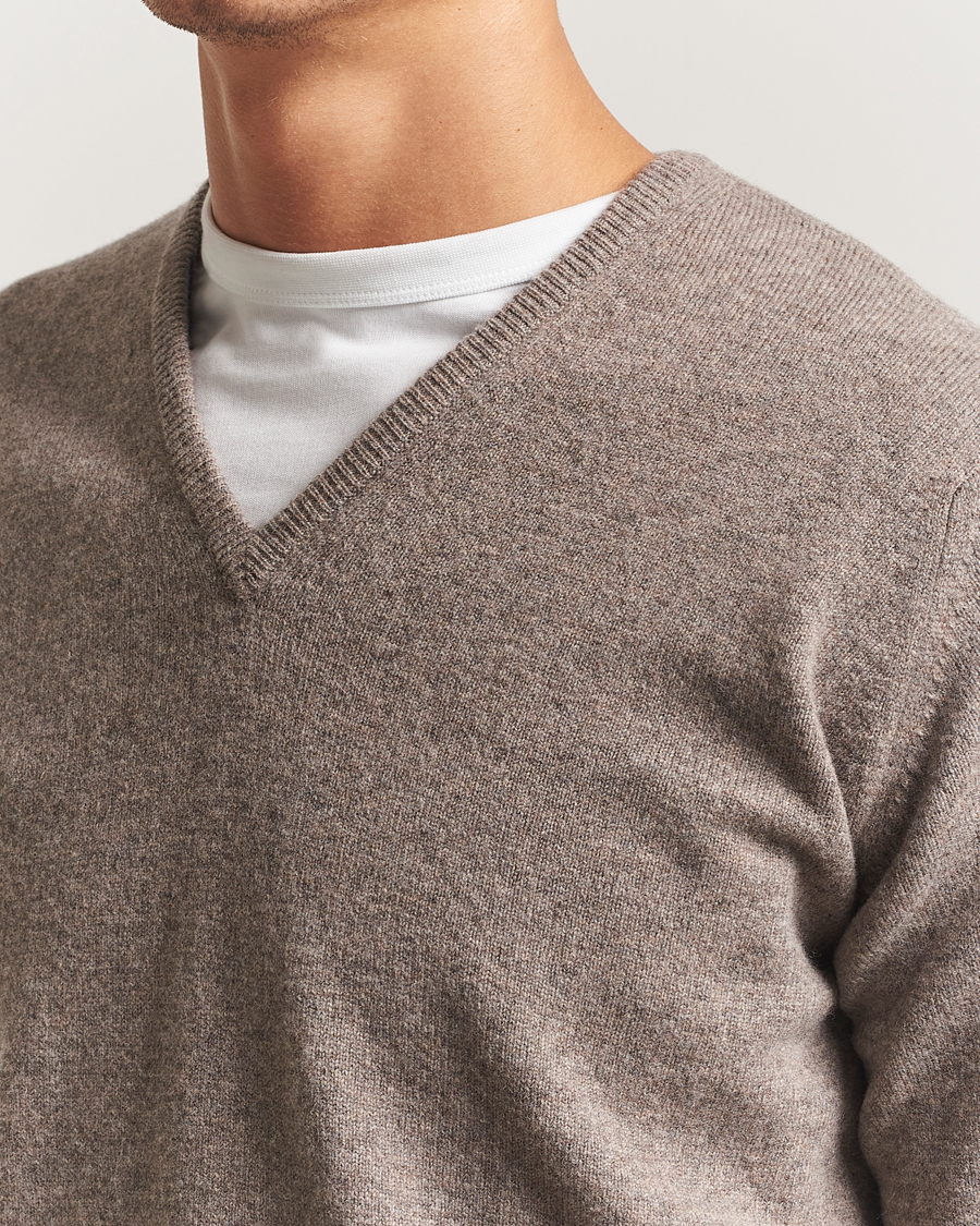 Mies | Puserot | William Lockie | Rob Lambswool V-Neck Vole