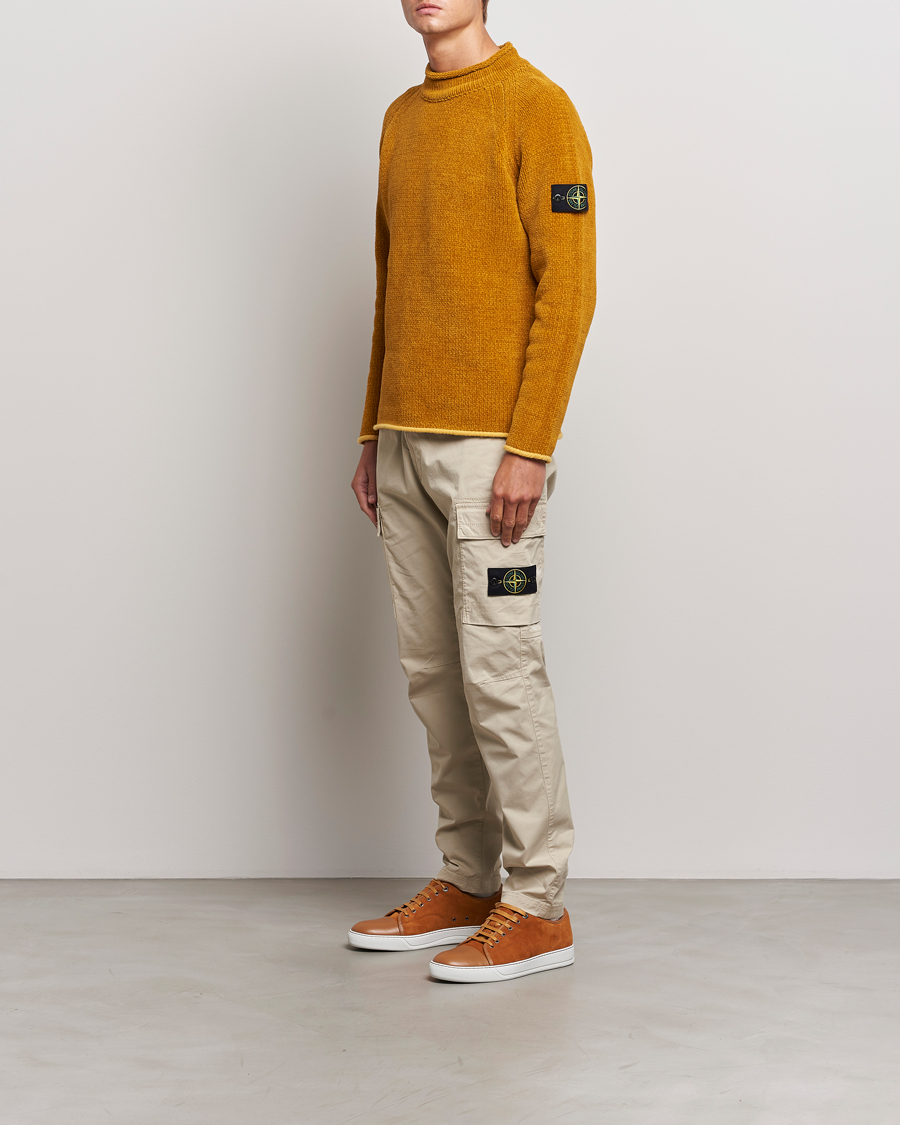 Mies | Puserot | Stone Island | Cotton Chenille Mock Neck Mustard