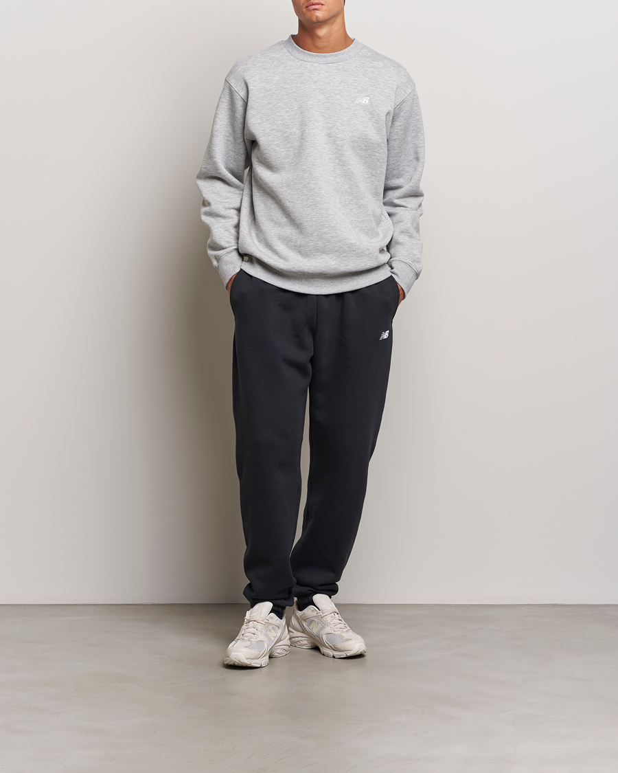 Mies | Housut | New Balance | Essentials Fleece Sweatpants Black