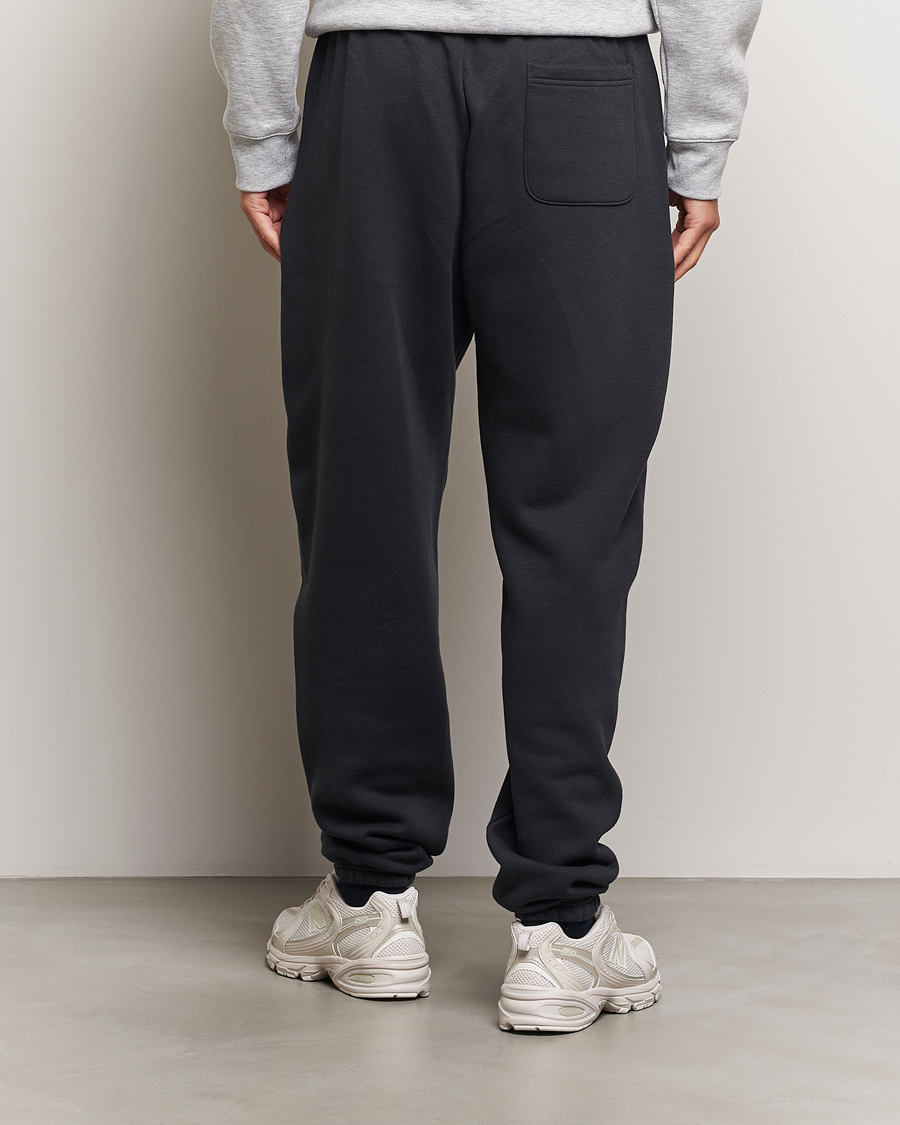 Mies | Housut | New Balance | Essentials Fleece Sweatpants Black