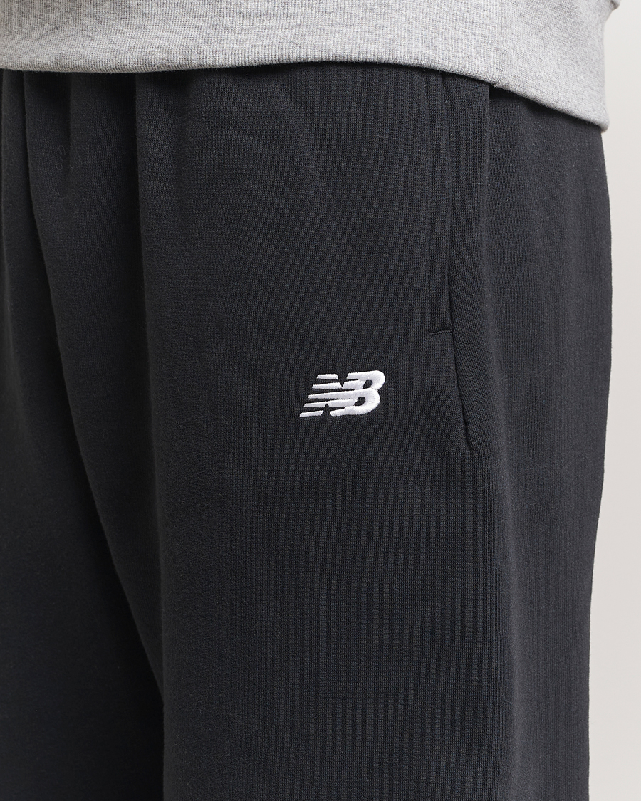 Mies | Housut | New Balance | Essentials Fleece Sweatpants Black
