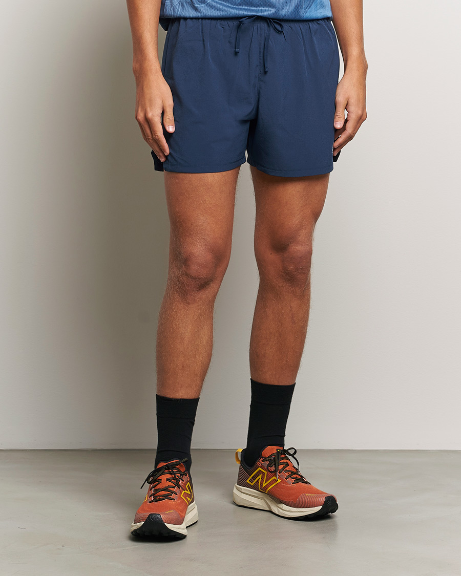 Mies | Shortsit | New Balance Running | Athletics 5 Run Shorts Navy