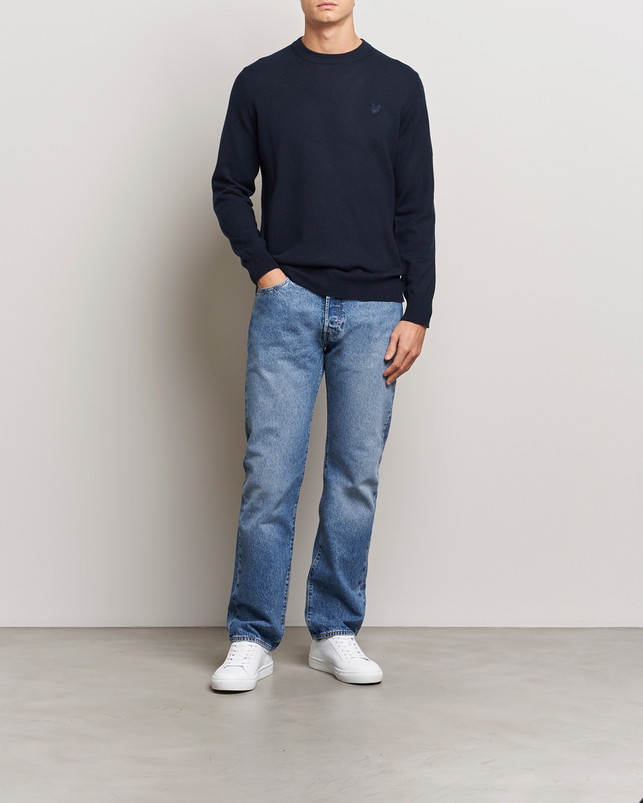 Mies | Puserot | Lyle & Scott | Tonal Eagle Lambswool Crew Neck Dark Navy