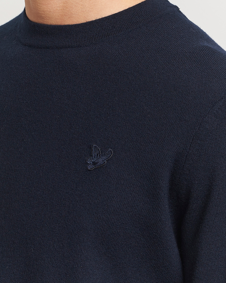 Mies | Puserot | Lyle & Scott | Tonal Eagle Lambswool Crew Neck Dark Navy