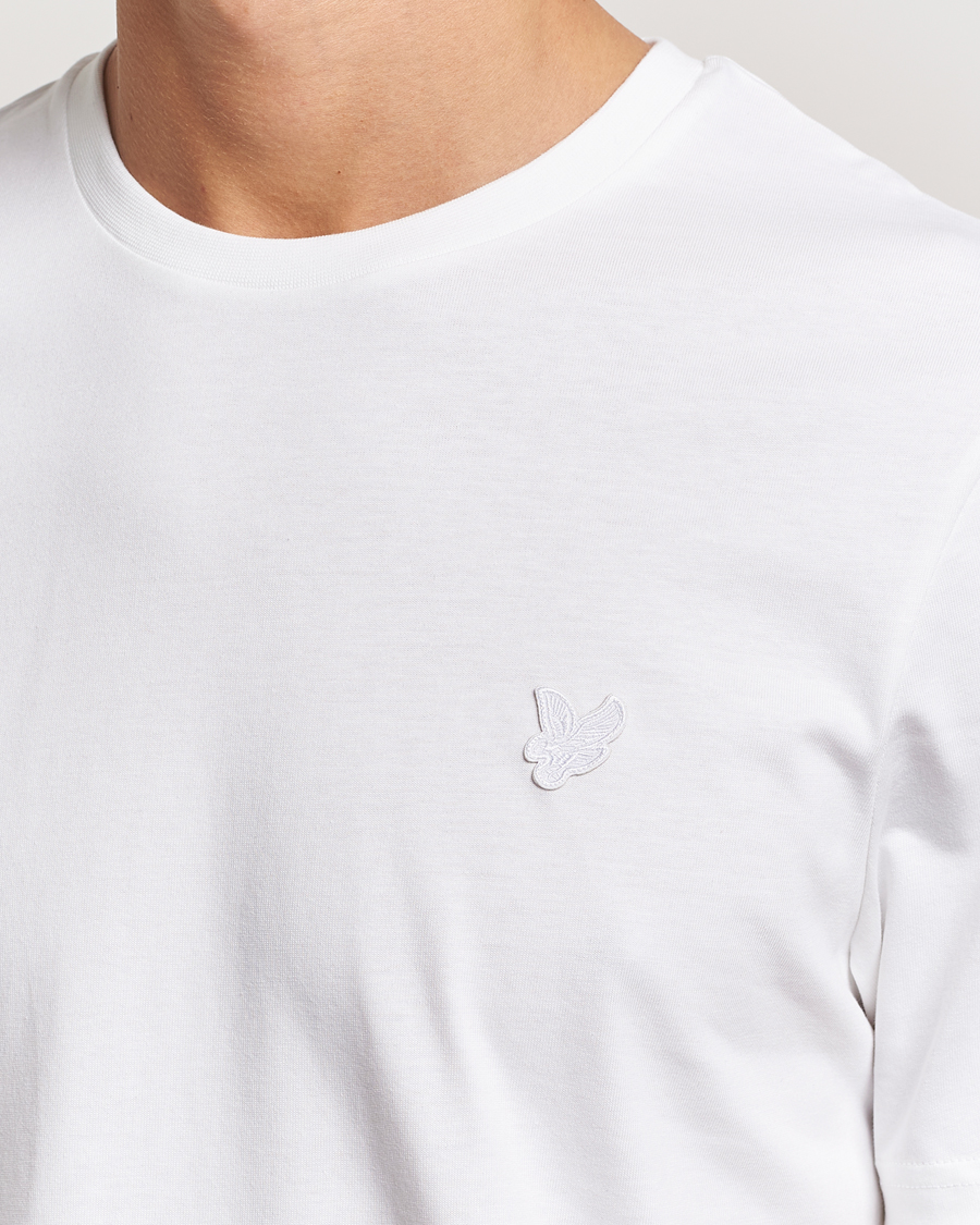 Mies | T-paidat | Lyle & Scott | Tonal Eagle Crew Neck T-Shirt White