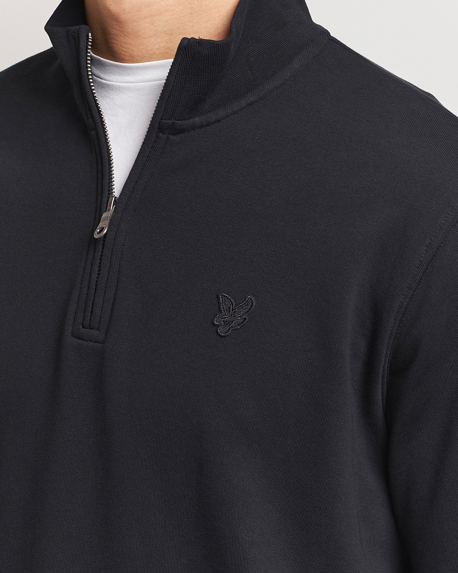 Mies | Puserot | Lyle & Scott | Tonal Eagle Half Zip Sweater Jet Black