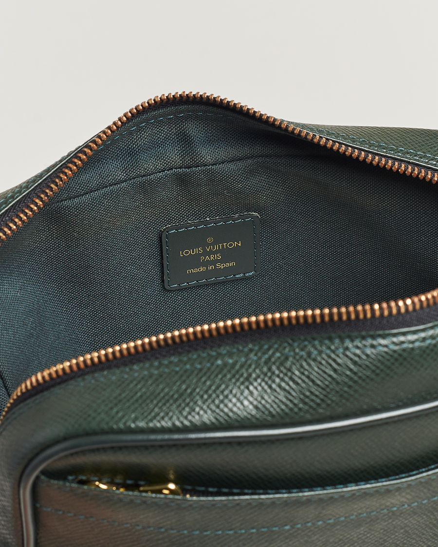 Mies | Louis Vuitton Pre-Owned Kaluga Washbag Green | Louis Vuitton Pre-Owned | Kaluga Washbag Green