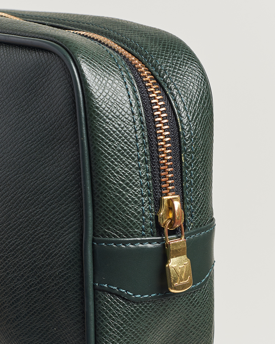 Mies | Louis Vuitton Pre-Owned Kaluga Washbag Green | Louis Vuitton Pre-Owned | Kaluga Washbag Green