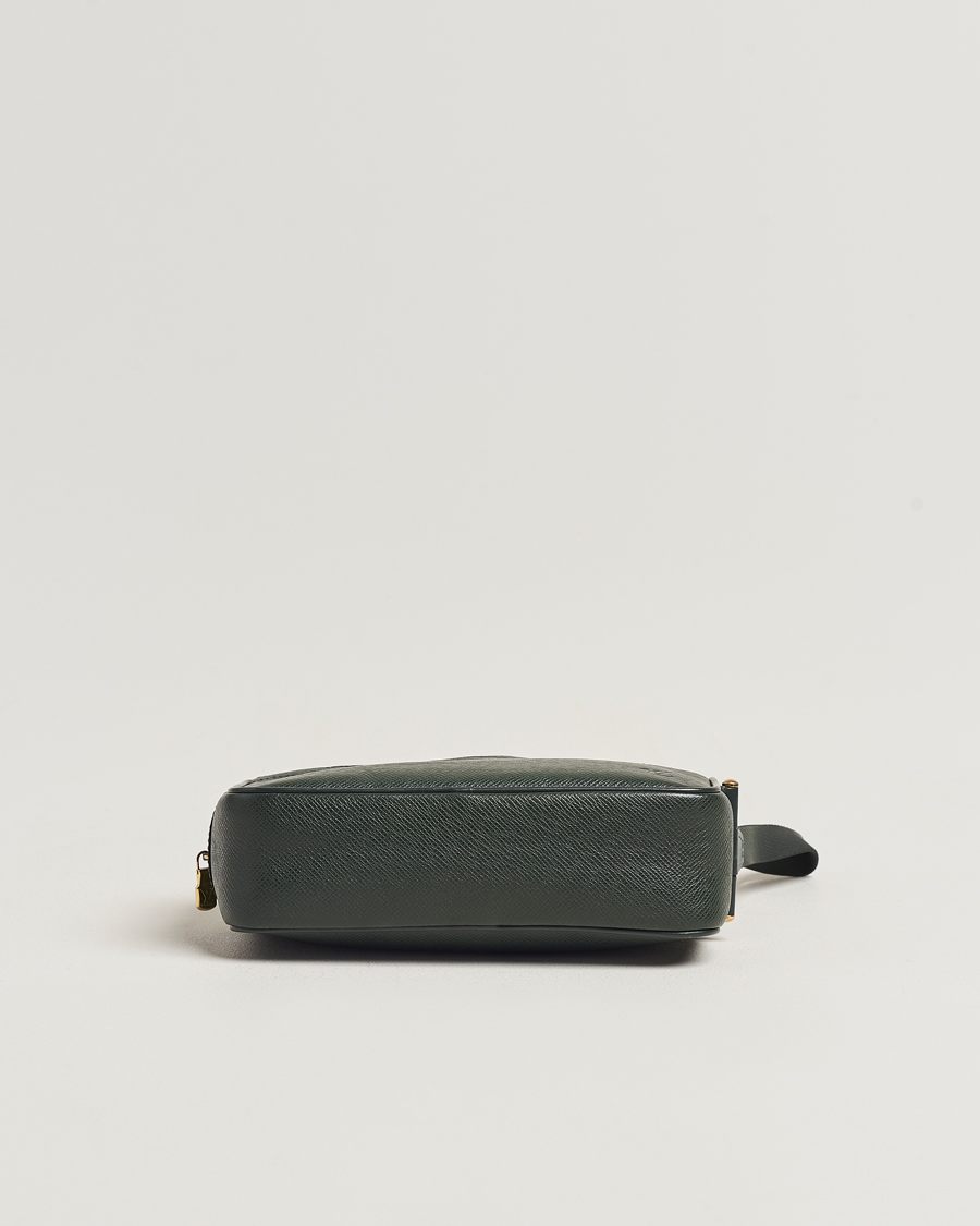 Mies | Louis Vuitton Pre-Owned Kaluga Washbag Green | Louis Vuitton Pre-Owned | Kaluga Washbag Green