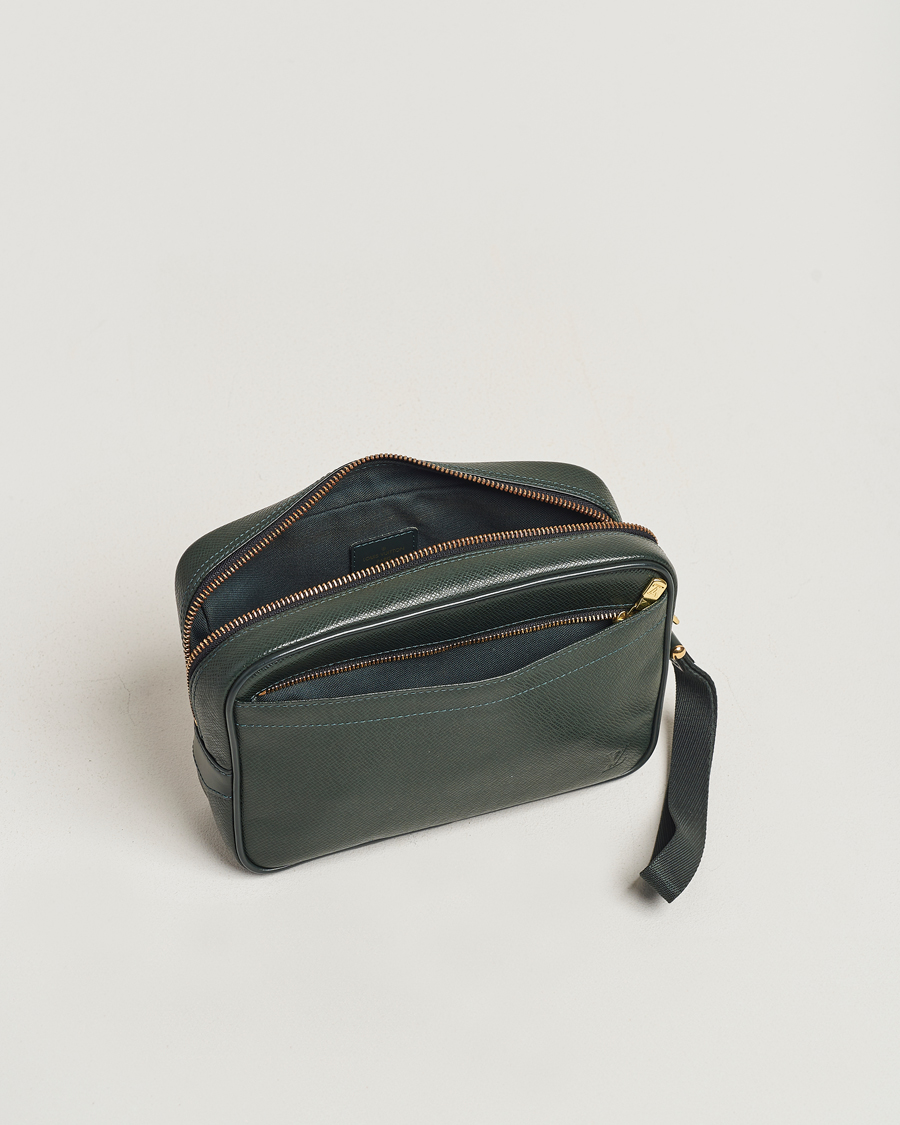 Mies | Louis Vuitton Pre-Owned Kaluga Washbag Green | Louis Vuitton Pre-Owned | Kaluga Washbag Green