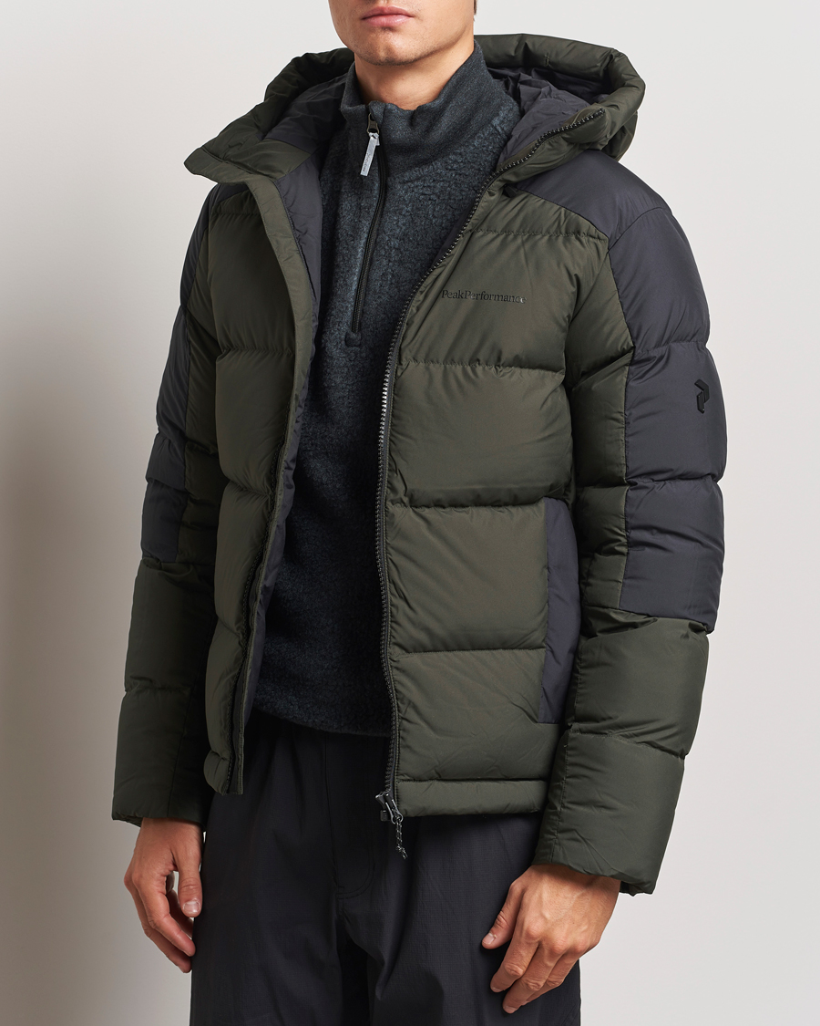 Mies | Takit | Peak Performance | Down Puffer Hood Jacket Olive Extreme