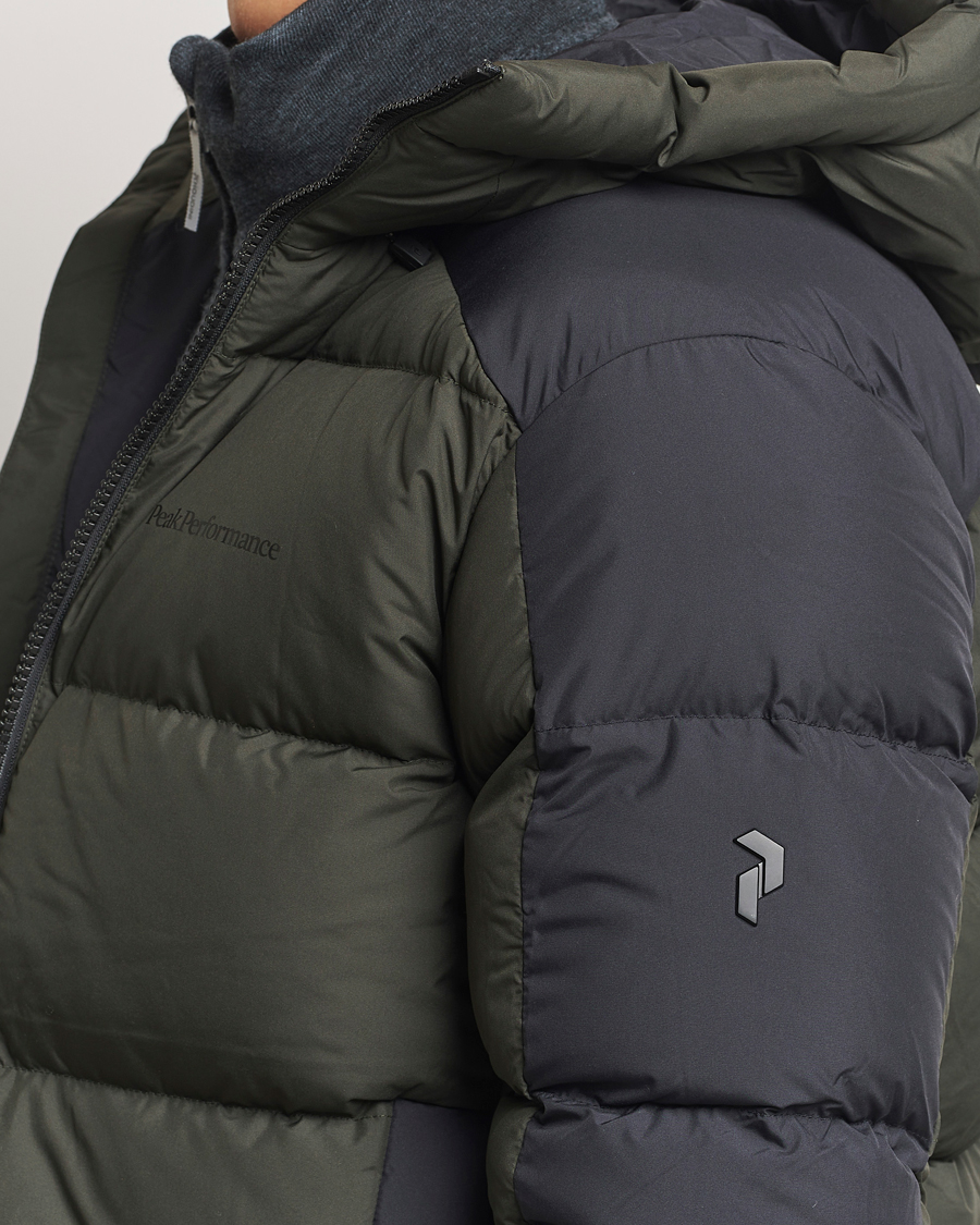 Mies | Takit | Peak Performance | Down Puffer Hood Jacket Olive Extreme