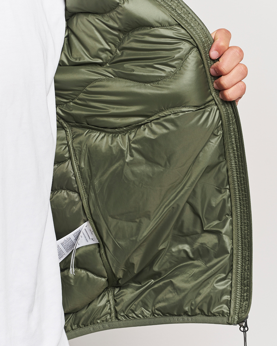 Mies | Takit | Peak Performance | Helium Down Hooded Jacket Pine Needle