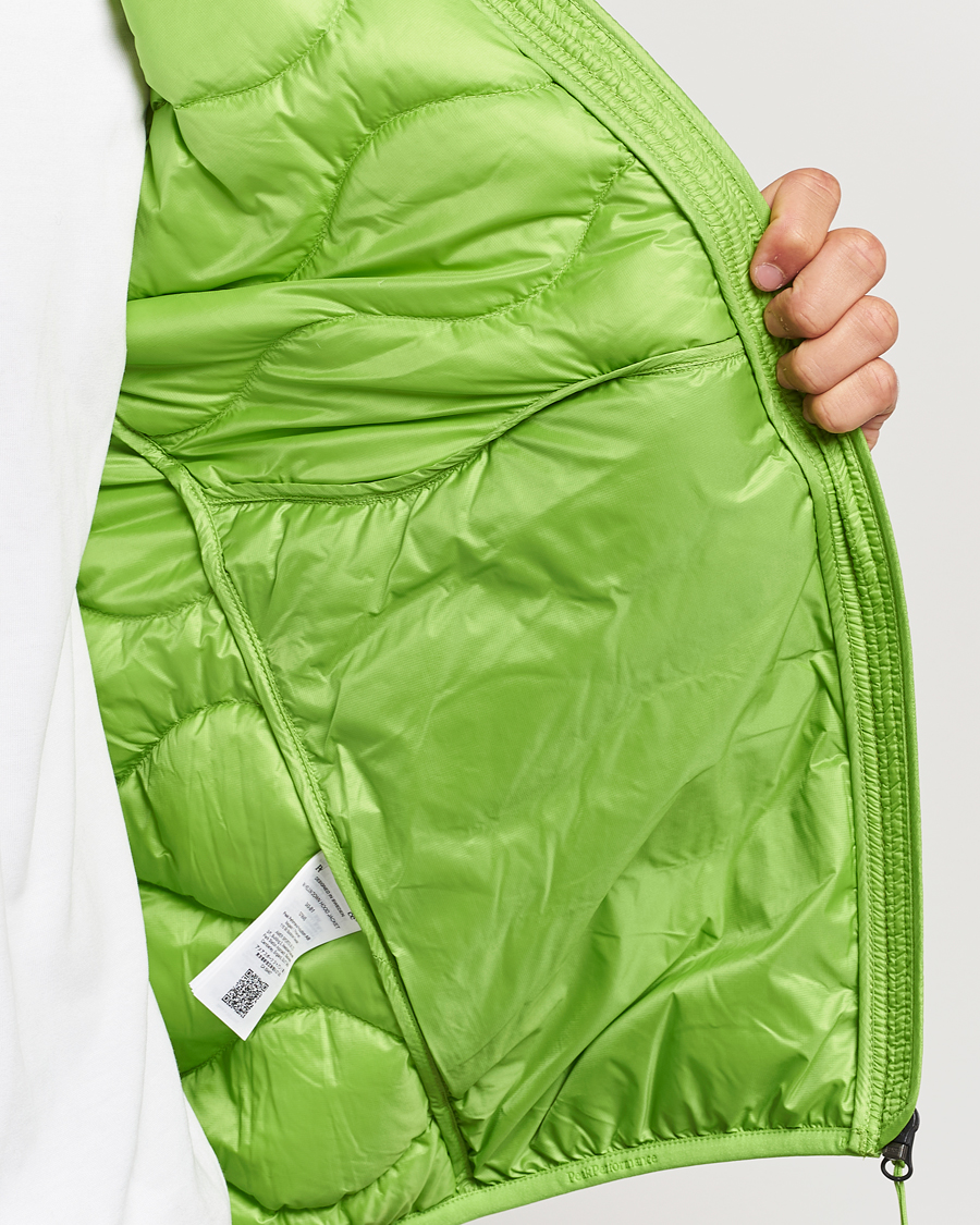 Mies | Takit | Peak Performance | Helium Down Hooded Jacket Stand Out Green
