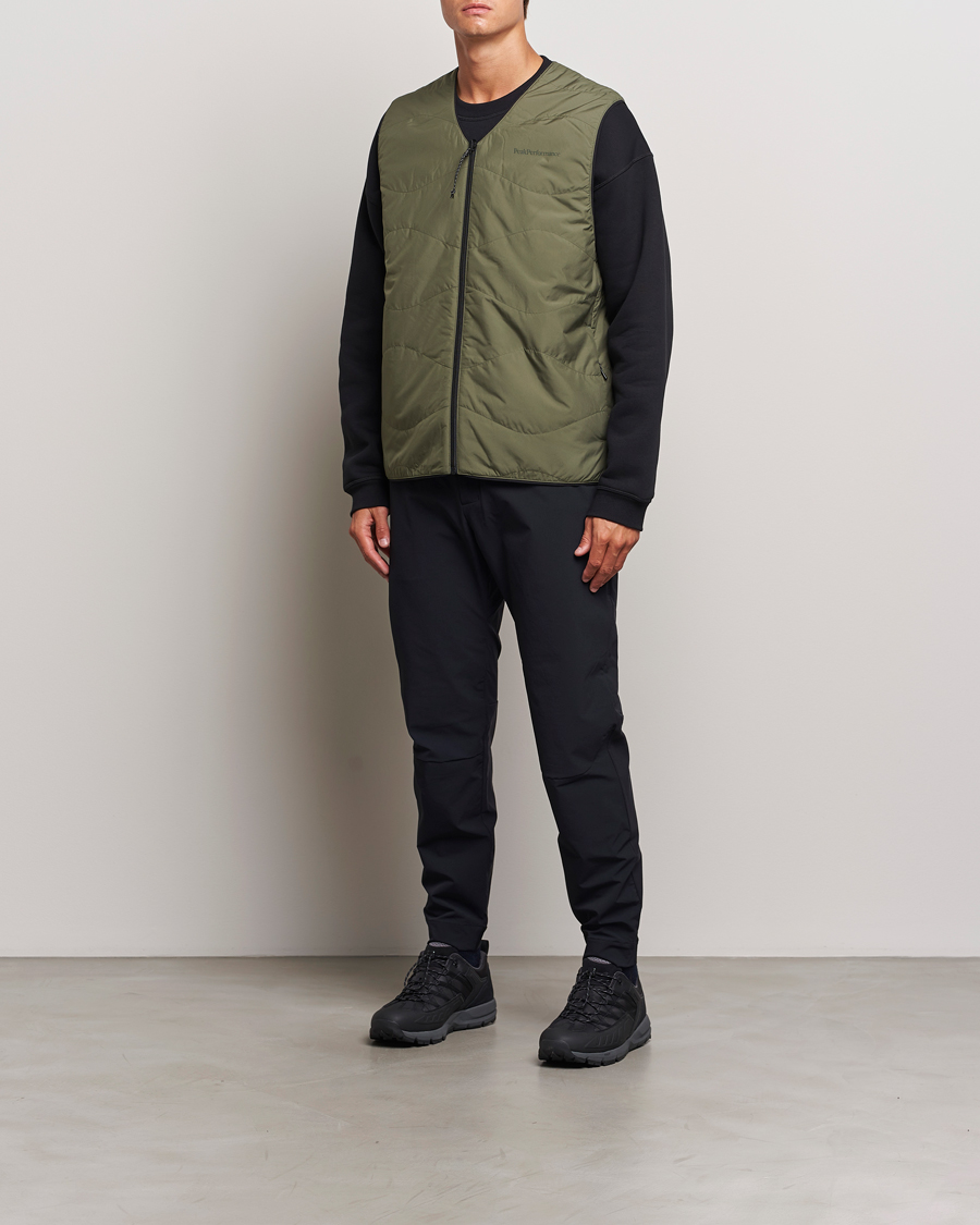 Mies | Takit | Peak Performance | Insulated Reversable Vest Pine Needle
