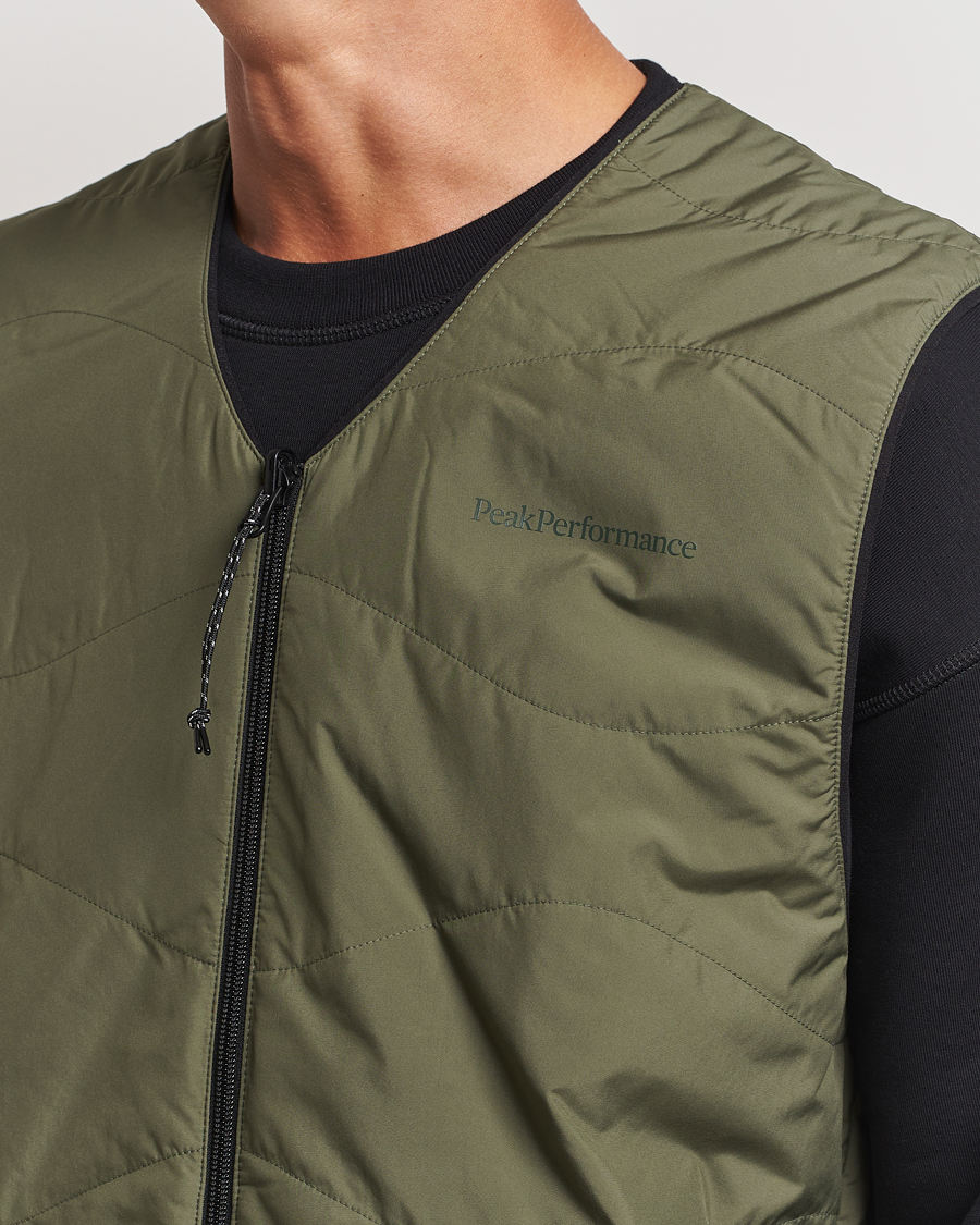 Mies | Takit | Peak Performance | Insulated Reversable Vest Pine Needle