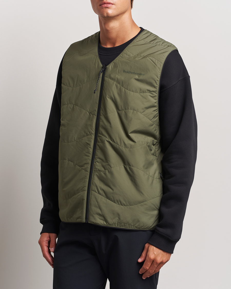 Mies | Takit | Peak Performance | Insulated Reversable Vest Pine Needle