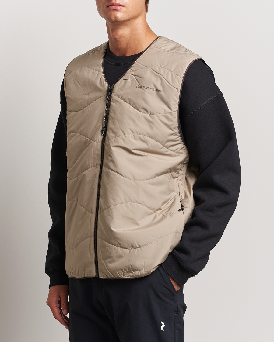 Mies | Takit | Peak Performance | Insulated Reversable Vest Avid Beige