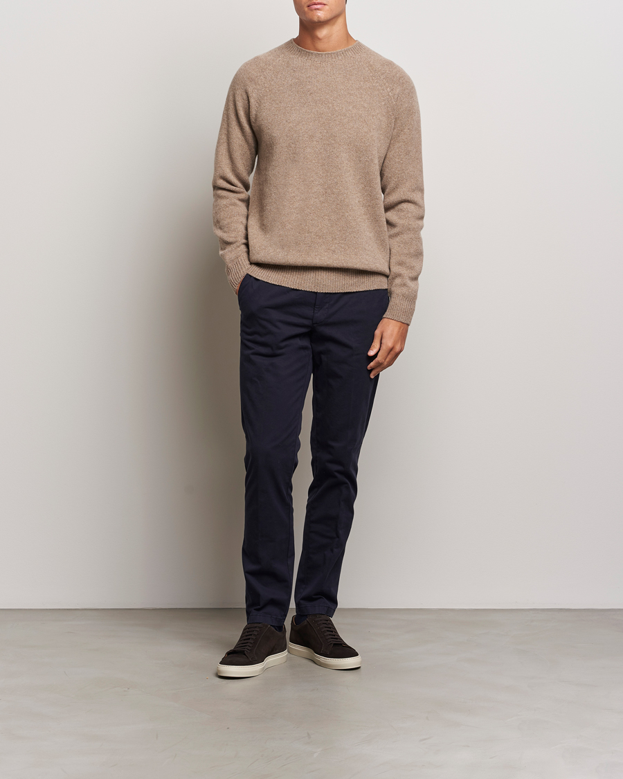 Mies | Puserot | Sunspel | Lambswool Crewneck Sandstone