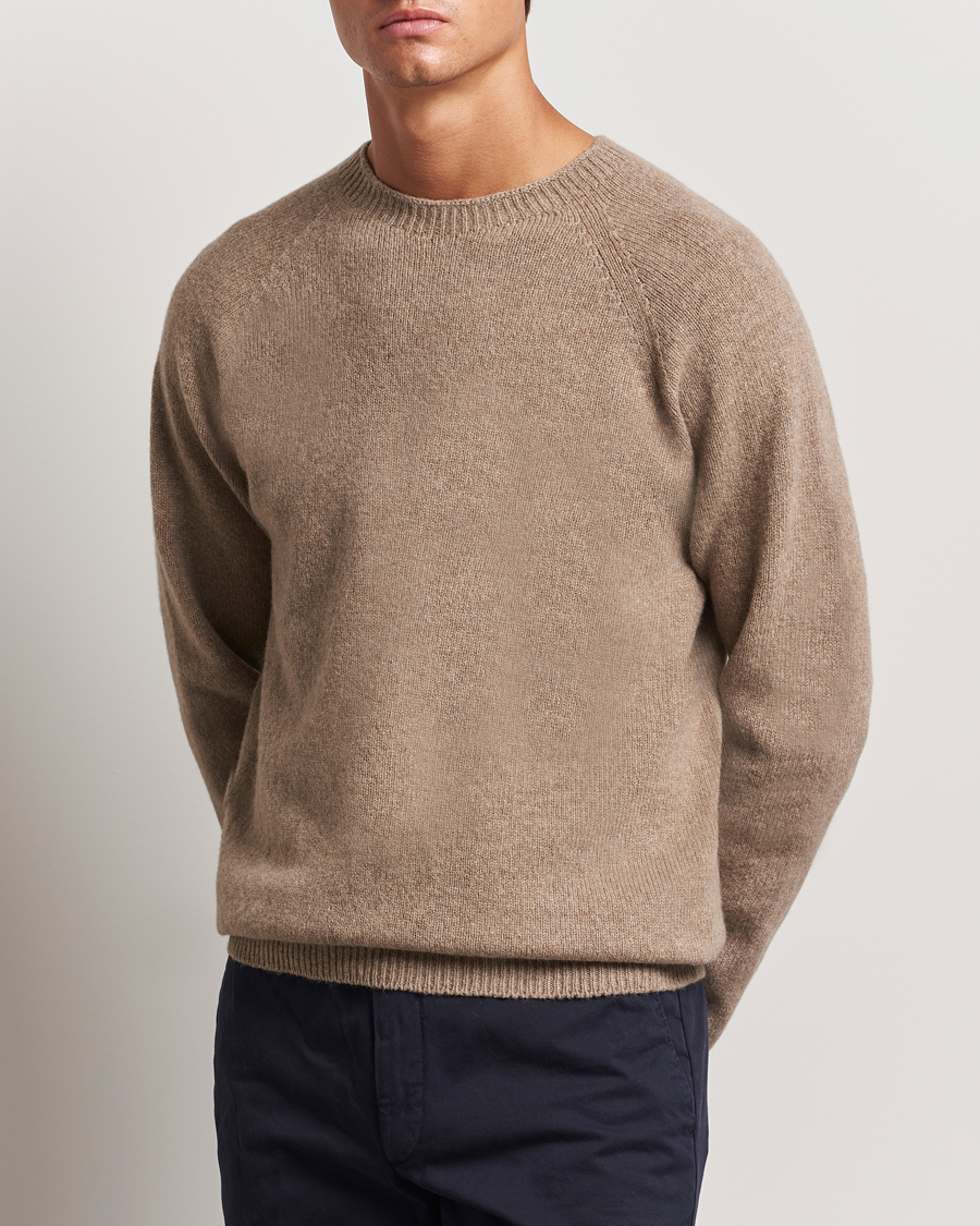Mies | Puserot | Sunspel | Lambswool Crewneck Sandstone