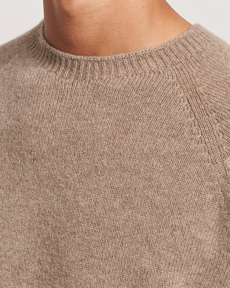Mies | Puserot | Sunspel | Lambswool Crewneck Sandstone