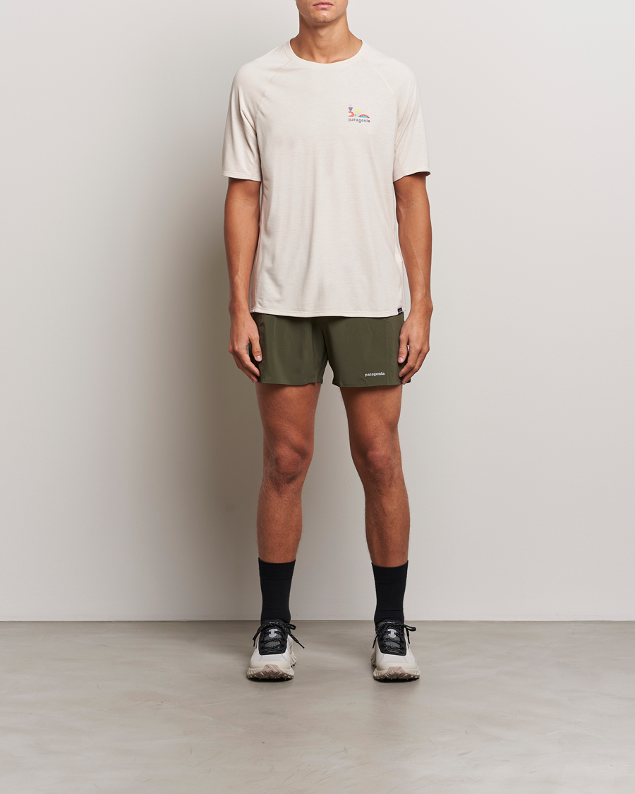 Mies | T-paidat | Patagonia | Short Sleeve Cap Cool Trail Graphic Shirt Pumice