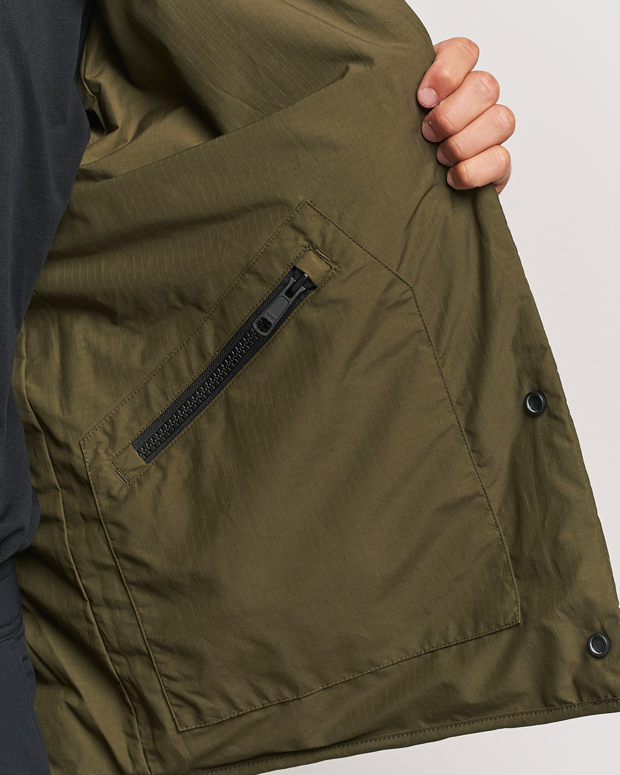 Mies | Takit | Canada Goose Black Label | Boswell Reversible Jacket Military Green