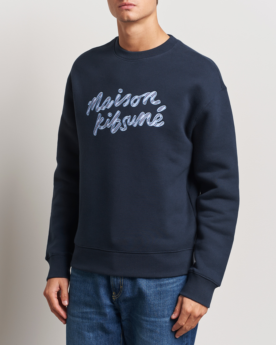 Mies | Puserot | Maison Kitsuné | Striped Handwriting Sweatshirt Navy