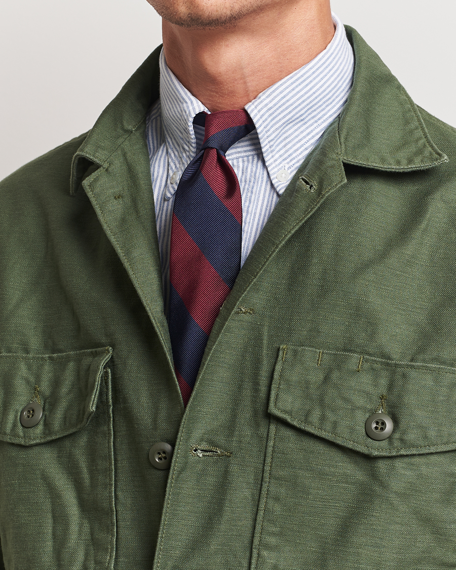 Mies | BEAMS PLUS Regimental Stripe Ivy Tie Navy/Burgundy | BEAMS PLUS | Regimental Stripe Ivy Tie Navy/Burgundy