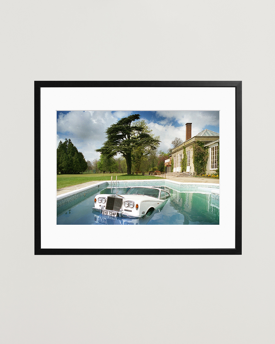 Mies | Taulut | Sonic Editions | Framed Rolls in the Pool
