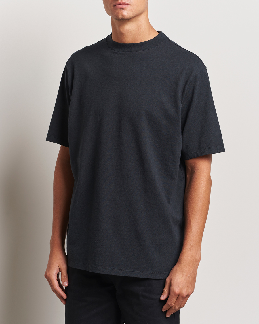 Mies | T-paidat | A Day's March | Tron Relaxed T-Shirt Black