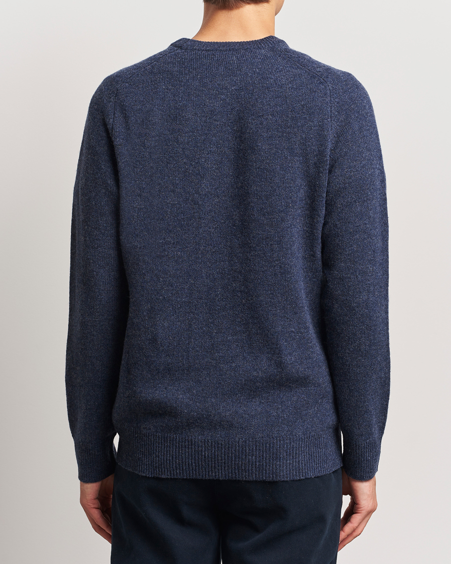 Mies | Puserot | A Day's March | Brodick Lambswool Sweater Navy