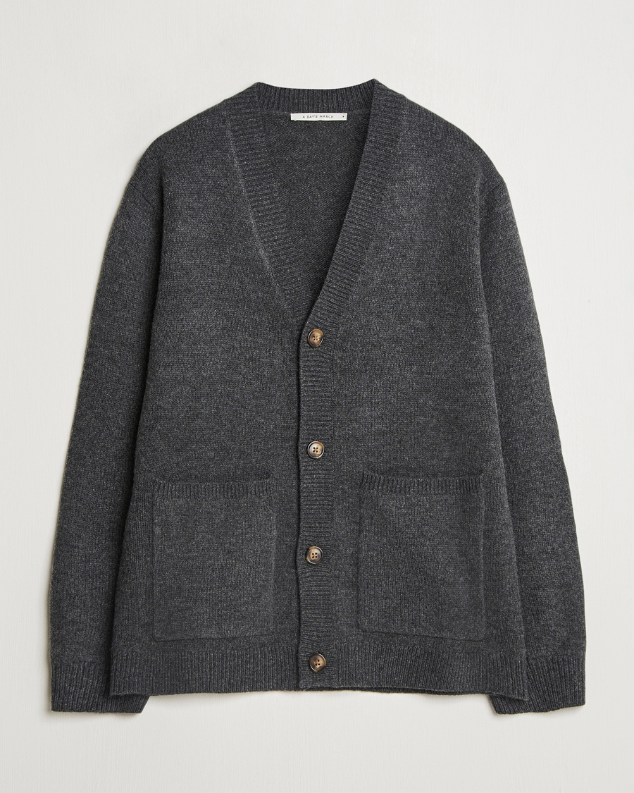 Mies | Puserot | A Day's March | Jarrow Lambswool Cardigan Charcoal