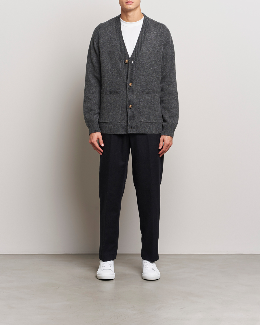 Mies | Puserot | A Day's March | Jarrow Lambswool Cardigan Charcoal