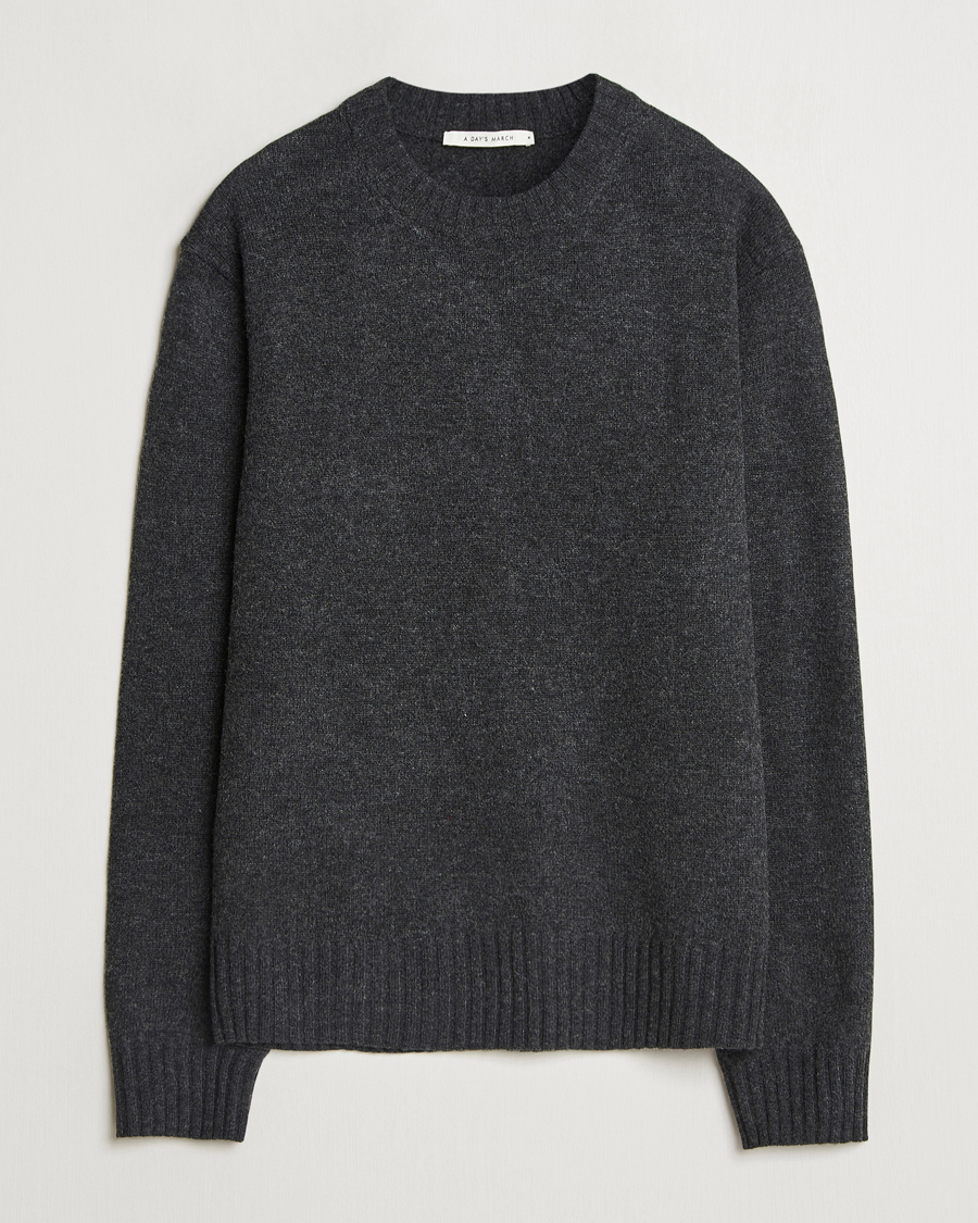 Mies | Puserot | A Day's March | Marlow Lambswool Crew Black Melange
