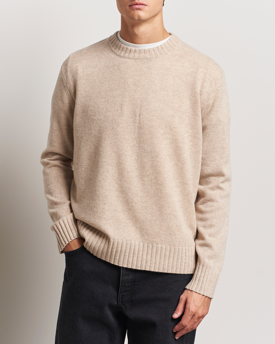 Mies | Puserot | A Day's March | Marlow Lambswool Crew Sand Melange