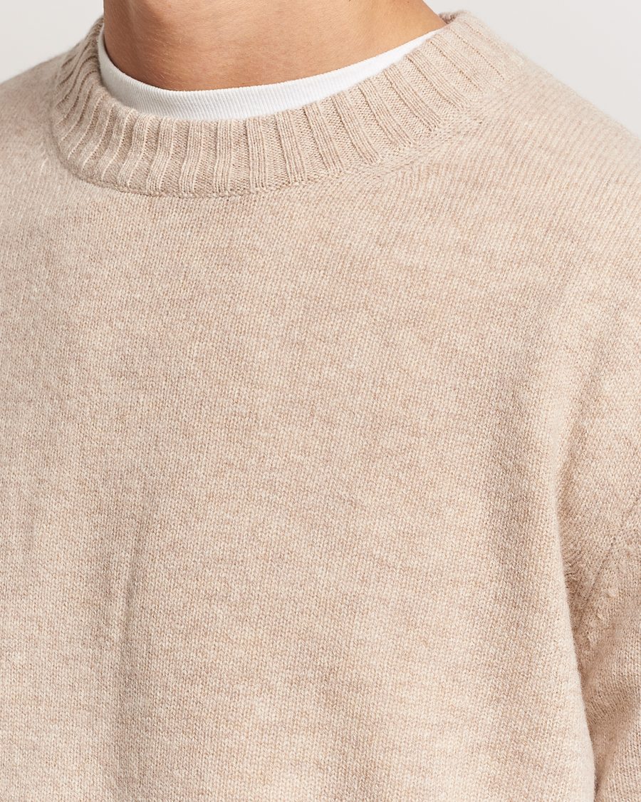 Mies | Puserot | A Day's March | Marlow Lambswool Crew Sand Melange