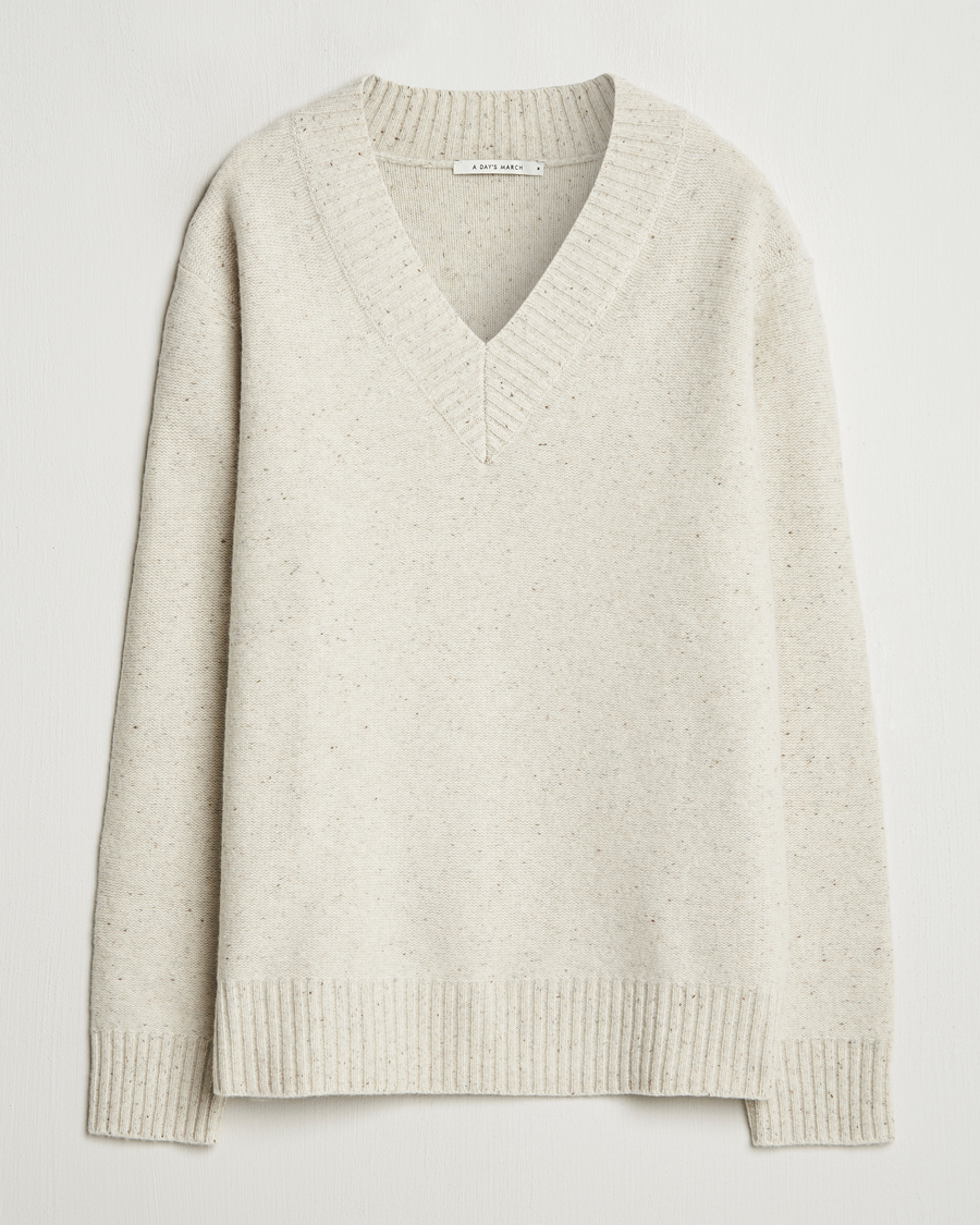 Mies | Puserot | A Day's March | Stanley Boiled Merino V-Neck Sweater Snow
