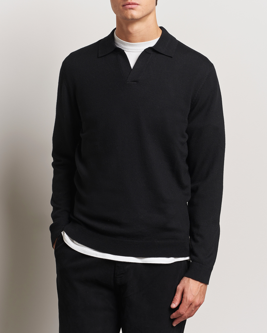 Mies | Puserot | A Day's March | Manol Open Collar Merino Polo Black