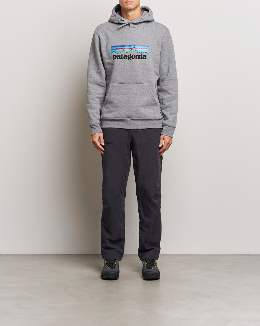 Mies | Puserot | Patagonia | P-6 Logo Uprisal Hoody Gravel Heather